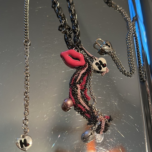 Harajuku Lovers Necklace - Picture 5 of 11